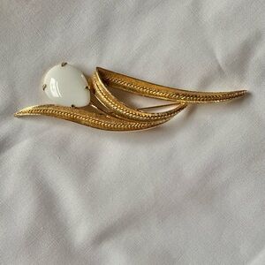 Sarah Coventry Gold Brooch with White Milk Glass Cabochon